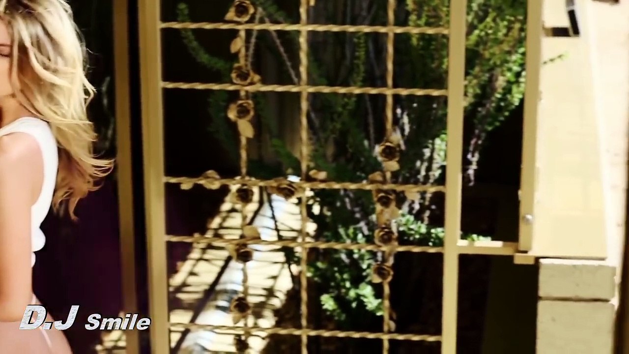 look good gyal-karl hungus