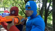 Супергерои гражданская война в Нью-Йорке / Реальная жизнь супер героев