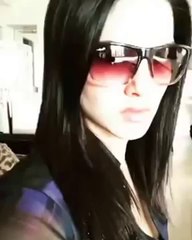 Sunny Leone imitating Shah Rukh Khan Raees Dialogues