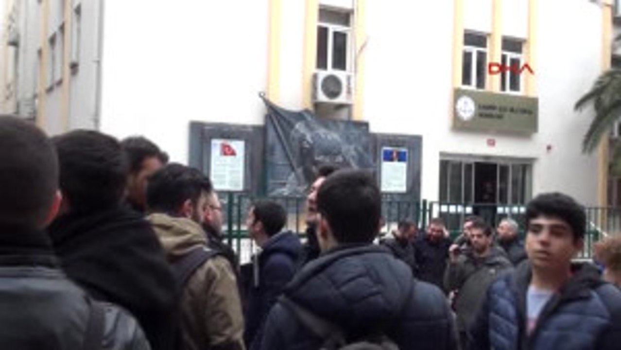 Kadıköy Ilçe Milli Eğitim Müdürlüğü Önünde Karneli Eylem