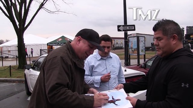 Garth Brooks Sure I'd Sing at Trump's Inauguration _ TMZ lfVgiYBy9g