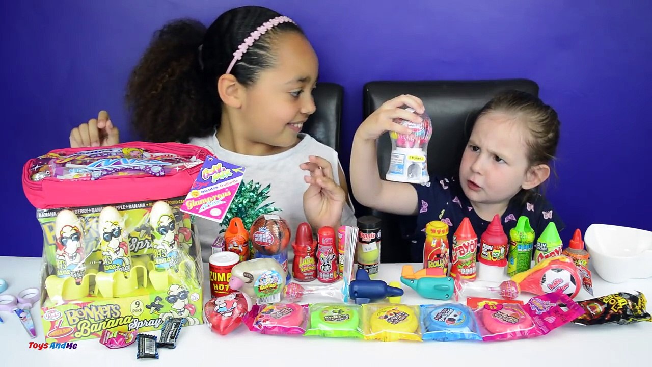 SUPER SOUR Bonkers Bananas Candy Spray - Gumball Bubble Gum Machines - Candy & Sweets Review