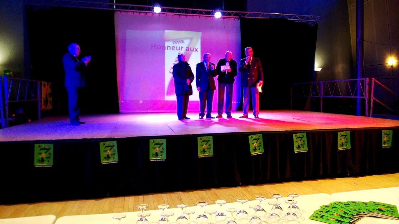 Chansons des conscrits de la "7" de Villefranche-sur-Saône : les 90 ans!