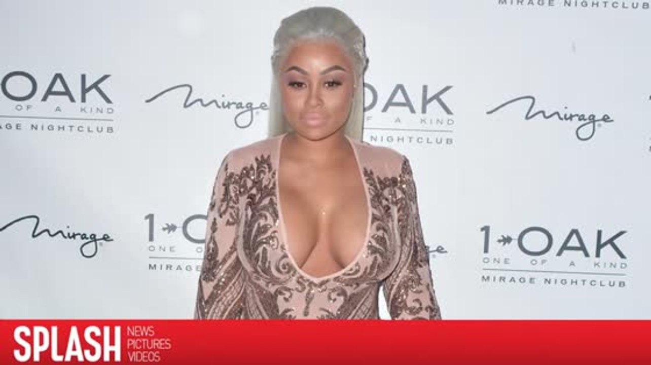 Blac Chyna zeigt wie sie sich wiegt