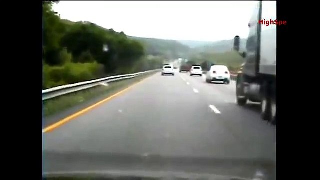 Missouri Police Chase Dodge Magnum Shooting AK-47 At Police (Dashcam Video)