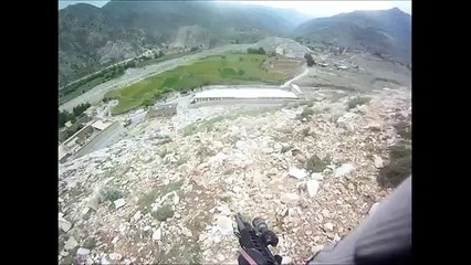 Shikojeni si u shpëton plumbave të talebanëve ushtari amerikan