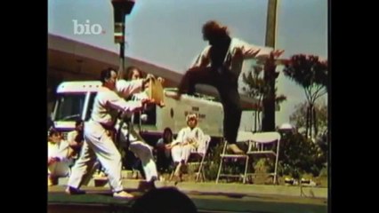 Chuck Norris Inducte Into Wwe Hall Of Fame