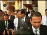 DVB - Thai PM greeted by protesters in Myanmar