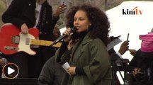 Aksi Alicia Keys berucap bantah Trump