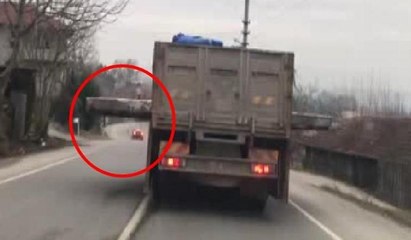 Trafikte akılalmaz görüntüler... Beton bloğu böyle taşıdı