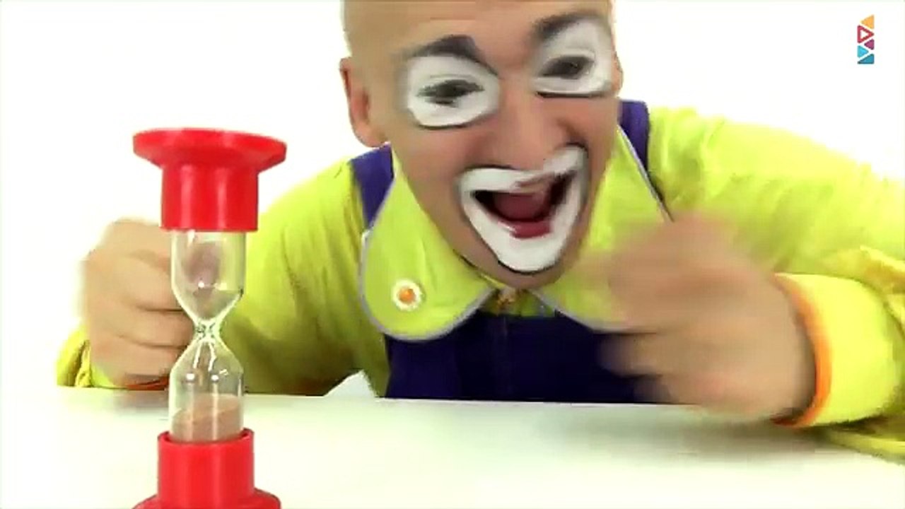 Funny Video for children. Clowns for kids. Making toy animals grow. Смешное видео для детей.