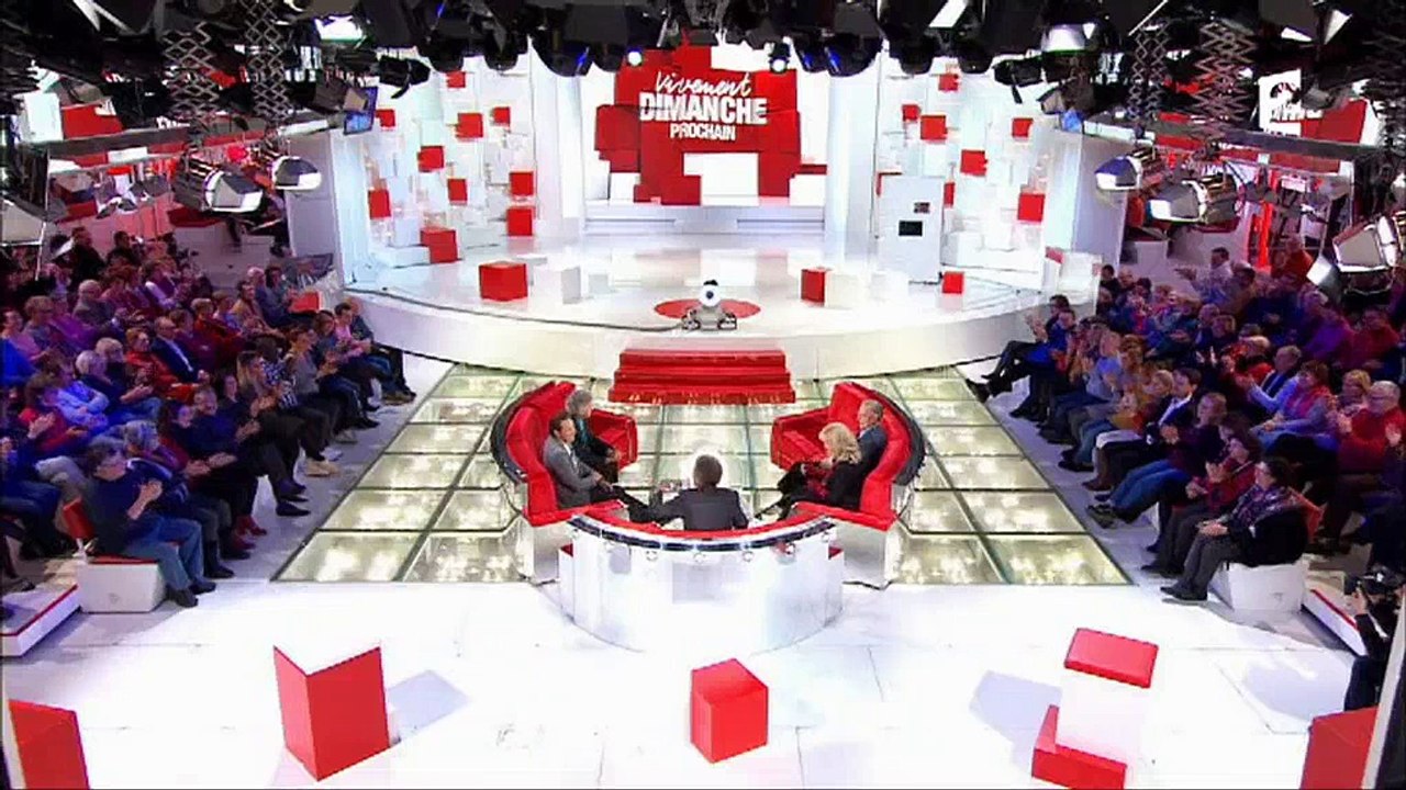 Nelson Monfort chambre Philippe Candeloro sur son côté "radin" - Regardez