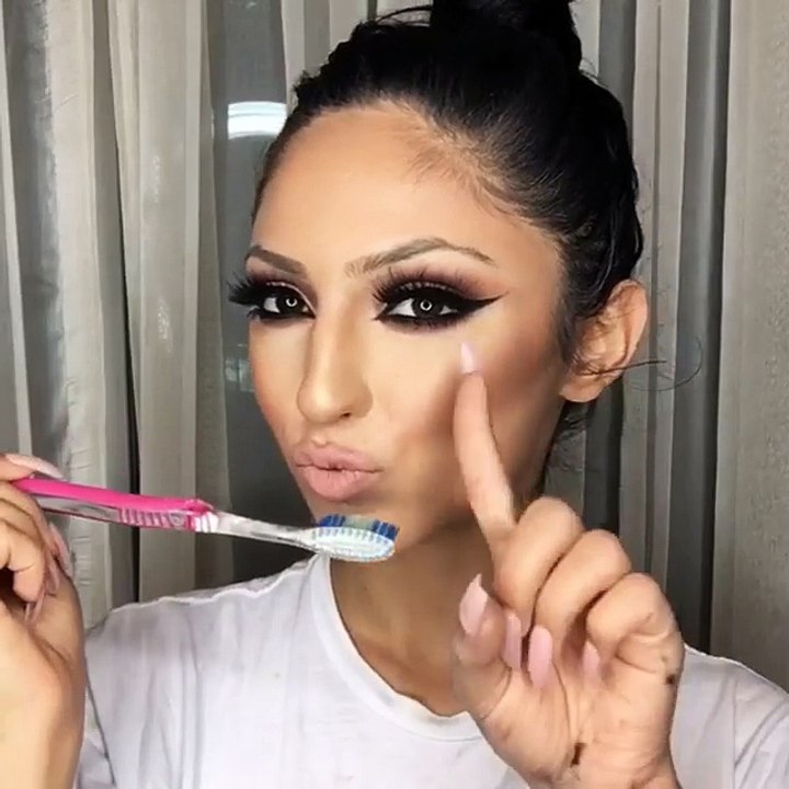 Fixer ses sourcils avec de la laque by @_hossine