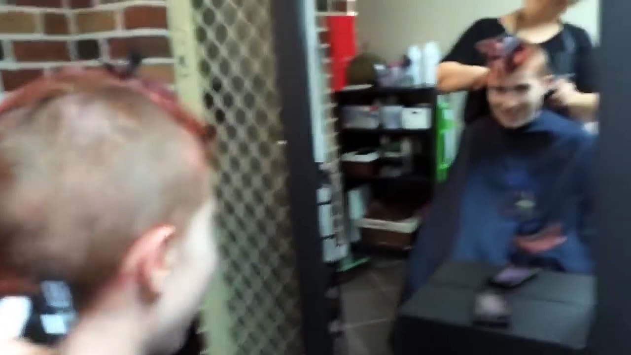 Girl gets a chelsea cut for World`s Greatest Shave-o8Wd0E1tjU0