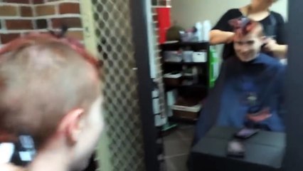 Girl gets a chelsea cut for World`s Greatest Shave-o8Wd0E1tjU0