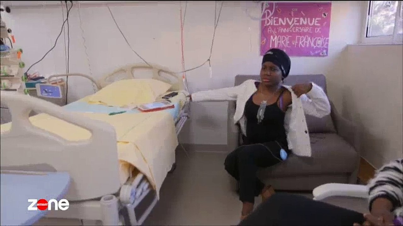 Maitre Gim's rend visite par surprise à une enfant malade à l'hôpital Trousseau - Regardez