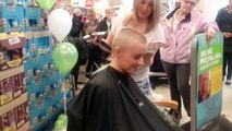 Girl shaves her head bald for cancer support-I0OkaSphXxs