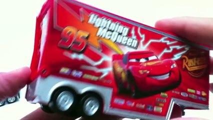 Descargar video: Mack Truck Hauler Cars 2 Toys Takara Tomy Diecast toy review マック カーズ Lightning McQueen