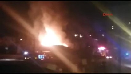 Adapazarı'nda Tek Katlı Ev Alev Alev Yandı