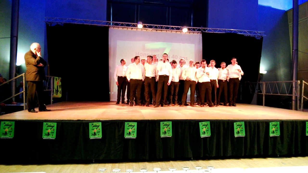 Chansons des conscrits de la « 7 » de Villefranche-sur-Saône : les 40 ans!