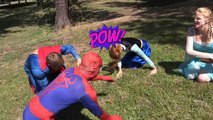 SuperHero Fight / Spiderman Elsa Frozen Captain America and Anna / SuperHeros in New York