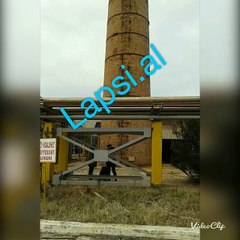 Punetori i rafinerise tenton te hidhet nga oxhaku1
