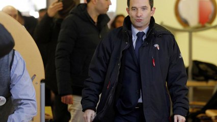 Fransa'da Sosyalistlerin ön seçiminin ilk turunda zafer Benoît Hamon ve Manuel Valls'ın