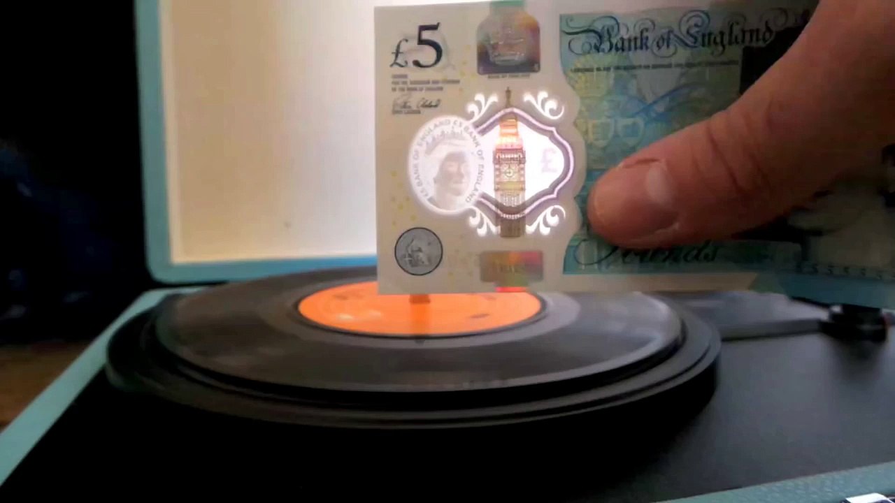 New Five Pound Note Playing a 7' Vinyl Single