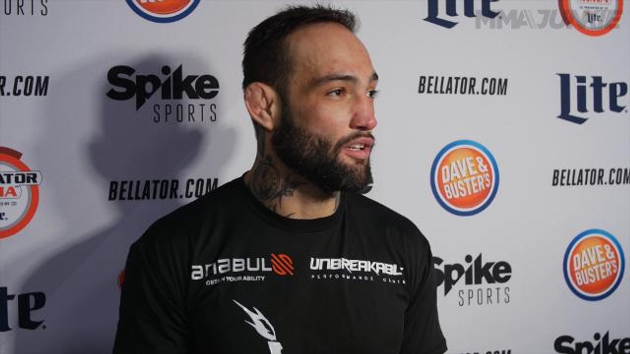 Guilherme Vasconcelos shows off new muay Thai s...