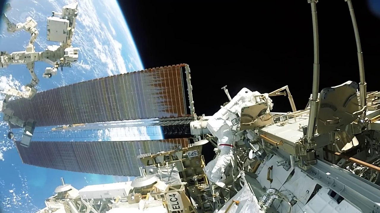 La marche spatiale de Thomas Pesquet filmée par lui-même