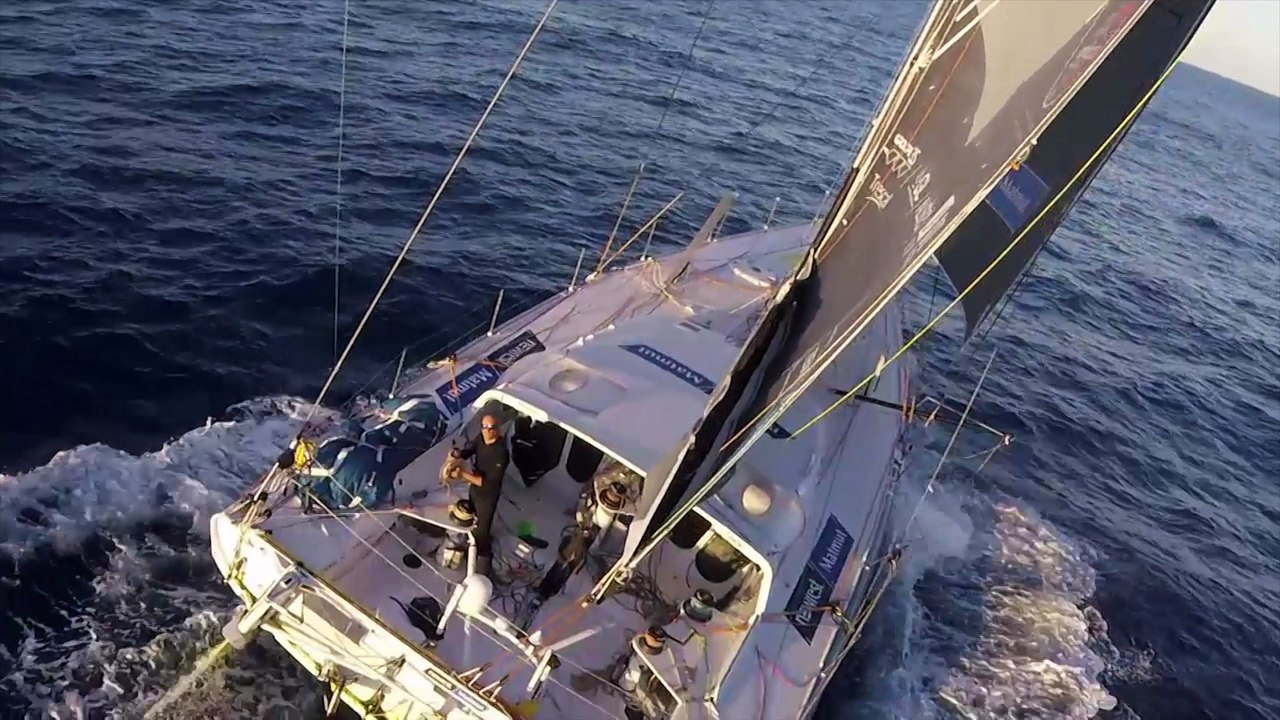 J78 : Fabrice Amedeo se filme à nouveau avec son cerf-volant / Vendée Globe