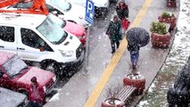 Akhisar'da kar yağışı Milli Egemenlik Meydanı