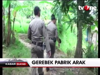 Petugas Gabungan Gerebek Pabrik Arak di Tuban