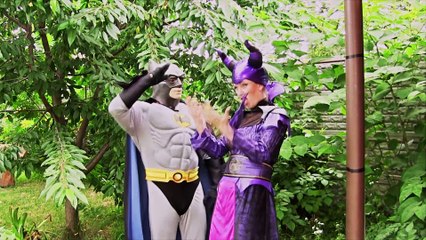 Batman Gets Long Orange Hair! w/ Spiderman Frozen Elsa Pink Spidergirl Maleficent & Hulk. Ep. 62