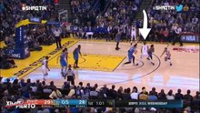 Le fou Shaqtin a fool qui distrait les passionnés du basket