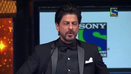 Shahrukh Khan Making Fun Of Kapil Sharma in a Award Show