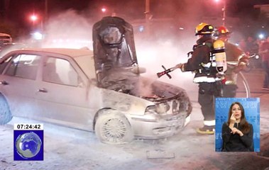 Un automóvil quedó dañado por un incendio en el norte de Guayaquil