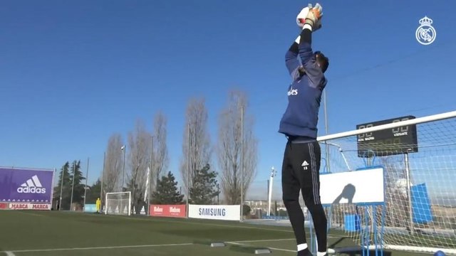 É puro reflexo!!! Goleiros do Real Madrid brilham em treino