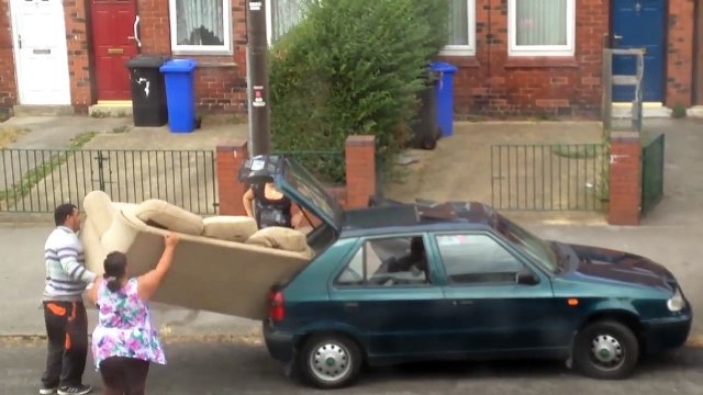 Si je te jure le canapé va rentrer dans la voiture... Ahaha