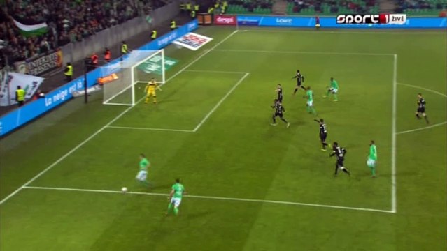 La très grosse ambiance mise par les ultras du Nîmes Olympique après leur victoire face au RC Lens