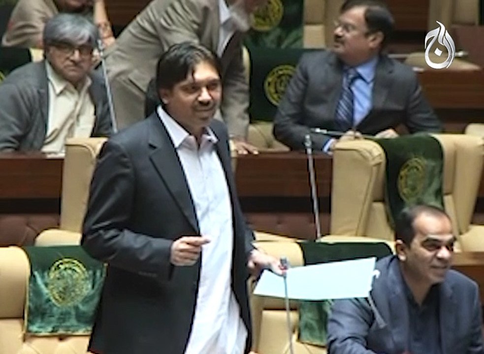 Heated Argument between MPAs Imdad Pitafi and N...