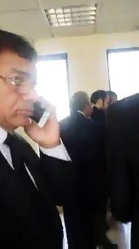 Leak Video Of Khawaja Saad Rafique Kissing Reporter In Court For Supporting PMLN