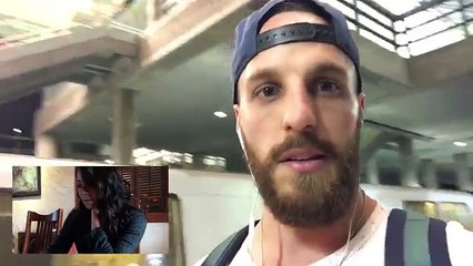 Voilà des années que la papa de cette fille est décédé, aujourd'hui elle fond en larmes en voyant qui est devant sa tomb