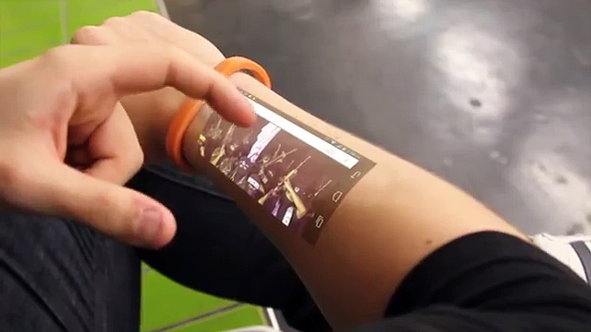 Cicret Bracelet: A tablet on your arm! - Vídeo Dailymotion