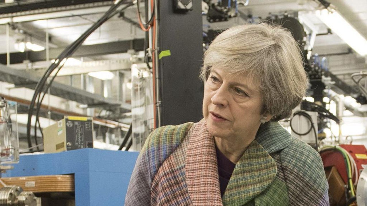 Zum fehlgeschlagenen Raketentest schweigt Theresa May
