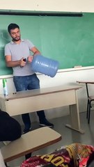 Expérience en classe avec une bonbonne enflammée