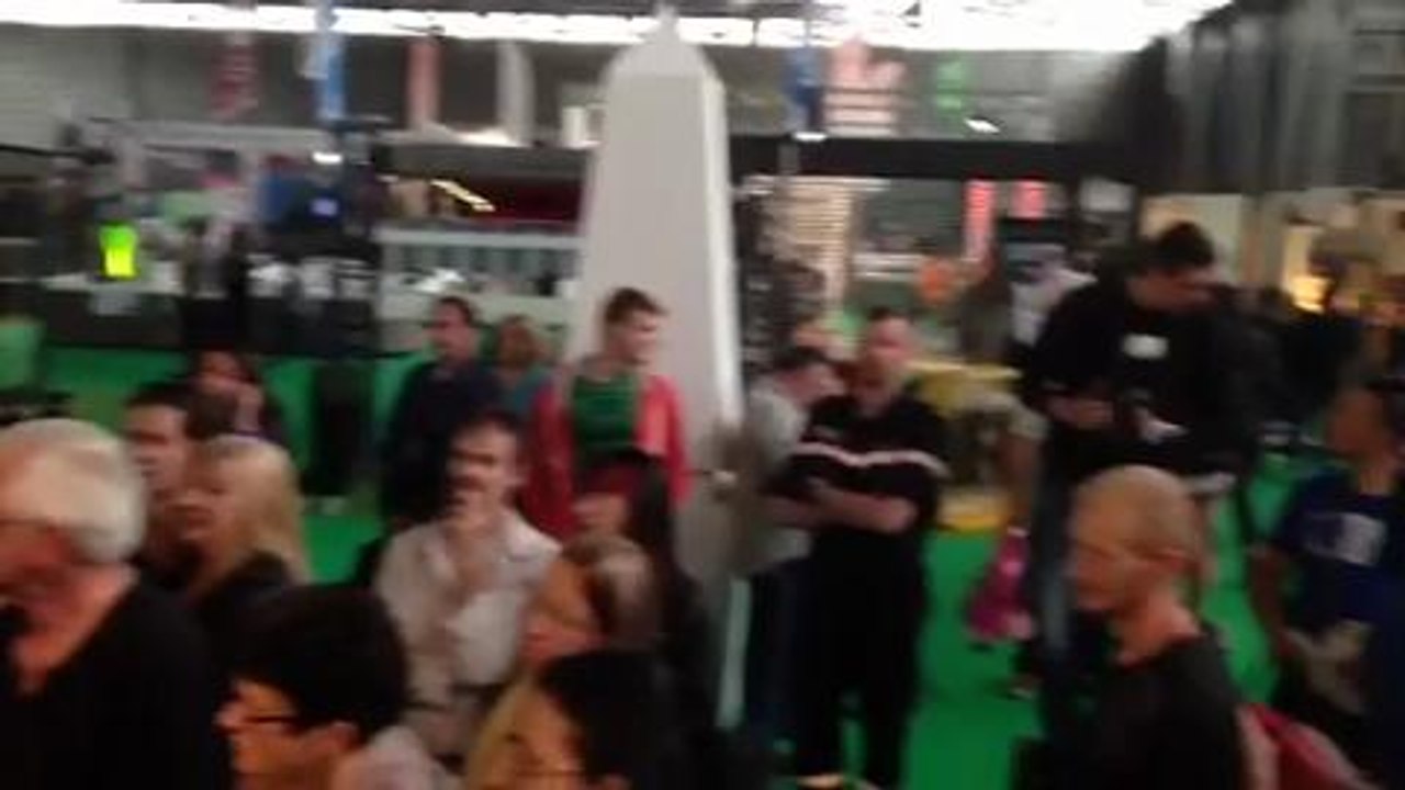 Nancy : Avy de Plus belle la vie en dedicace sur le stand de L'Est...