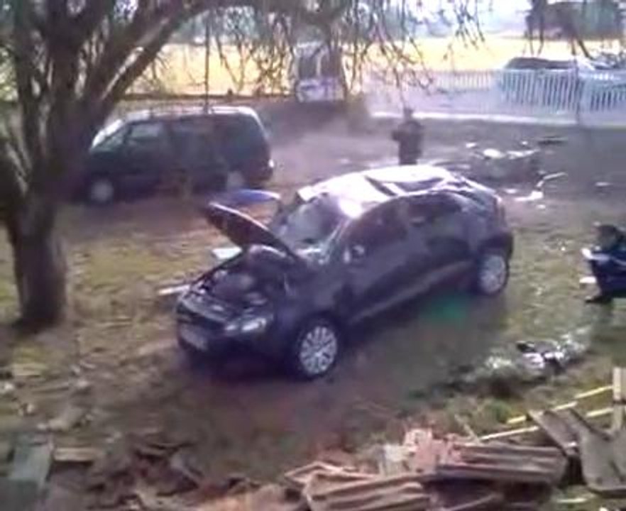 Quenoche : Une automobiliste percute une pompe à gasoil