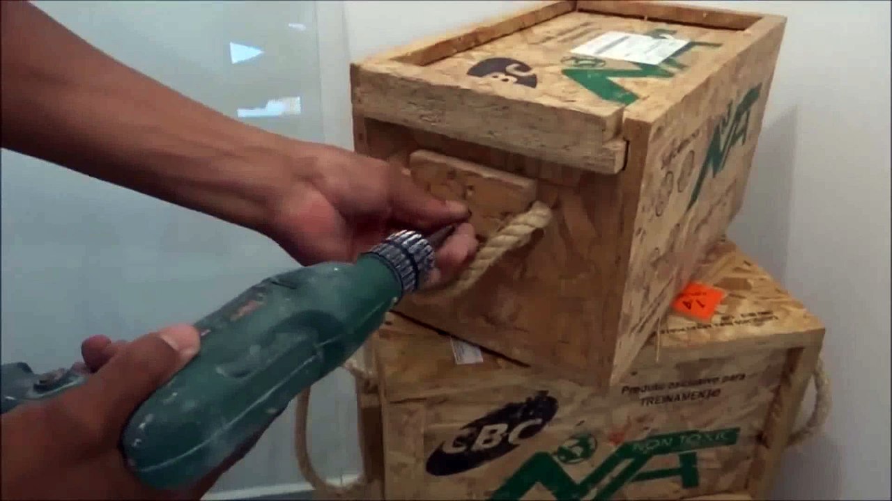 como fazer uma mesa com material reciclado