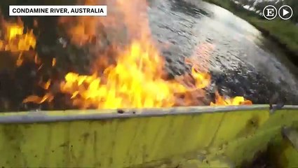 Un río australiano arde en contacto con el fuego